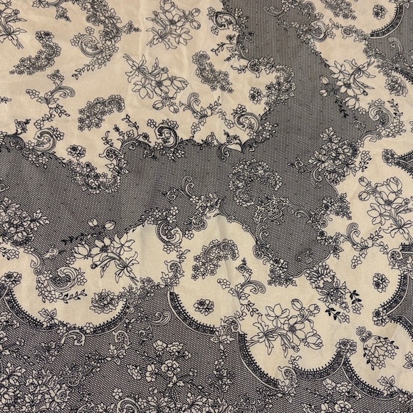 Ann Taylor Black & Cream Lace Print Large Silk Scarf - Picture 4 of 13